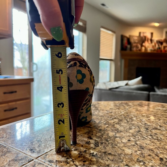 Naughty Monkey Leopard/Floral Heels (Fall 2005 season) - Picture 7 of 7